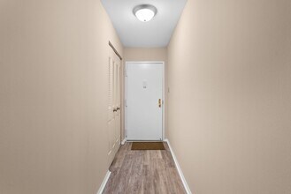 11315 Commonwealth Dr in Rockville, MD - Building Photo - Building Photo