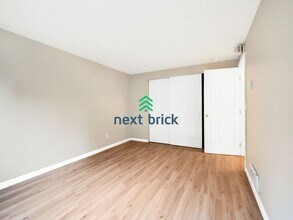 11012 86th Ave NE in Kirkland, WA - Building Photo - Building Photo