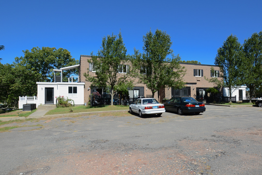 890 Boston Tpke in bolton, CT - Building Photo