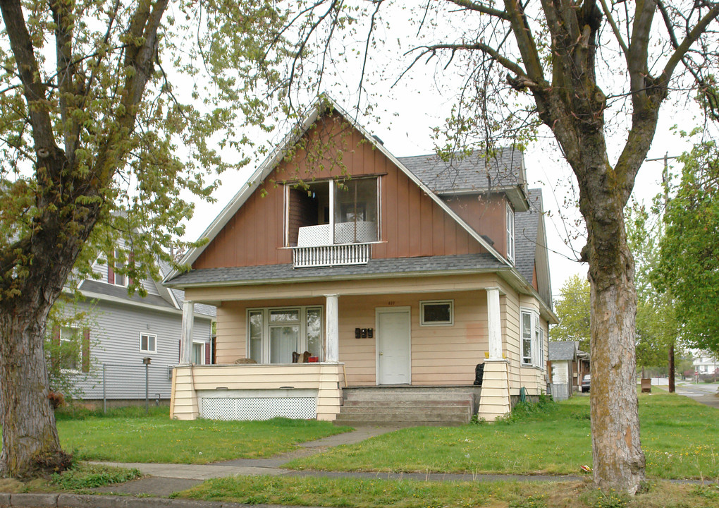 827 W Knox Ave in Spokane, WA - Foto de edificio