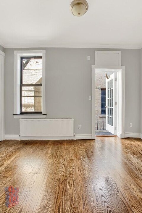 343 E 5th St in New York, NY - Building Photo