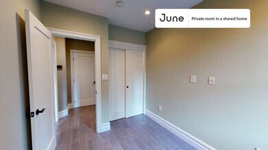 Private bedroom in 3 bed/2 bath Home in New York, NY - Building Photo - Building Photo