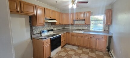 87 Ellington St in Hartford, CT - Building Photo - Building Photo