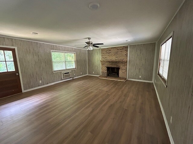 555 Pine St NE in Conyers, GA - Foto de edificio