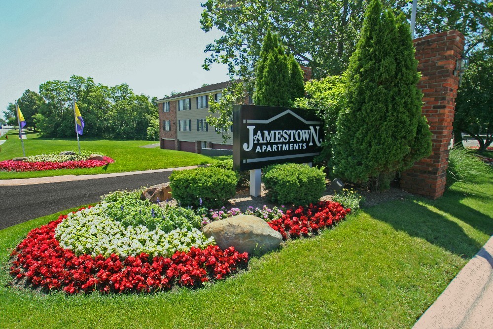 Jamestown Apartments in Farmington, MI - Foto de edificio