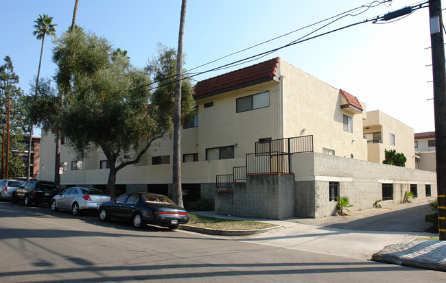 951 N Louise St in Glendale, CA - Building Photo - Building Photo