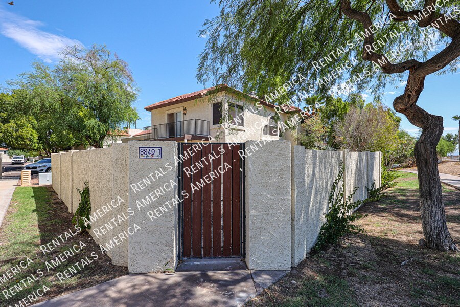 8849 S 51st St in Phoenix, AZ - Building Photo