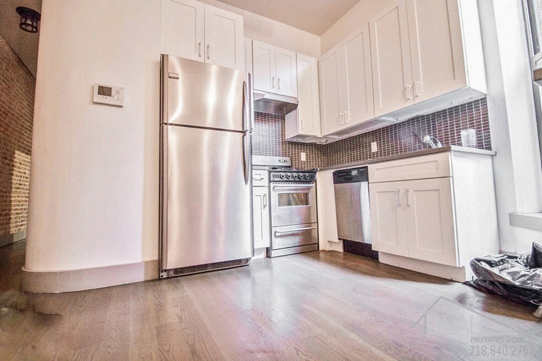60 New York Ave-Unit -4R in Brooklyn, NY - Building Photo