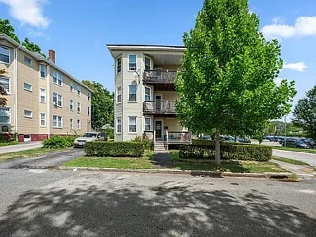 97 Courtland St in Worcester, MA - Building Photo - Building Photo