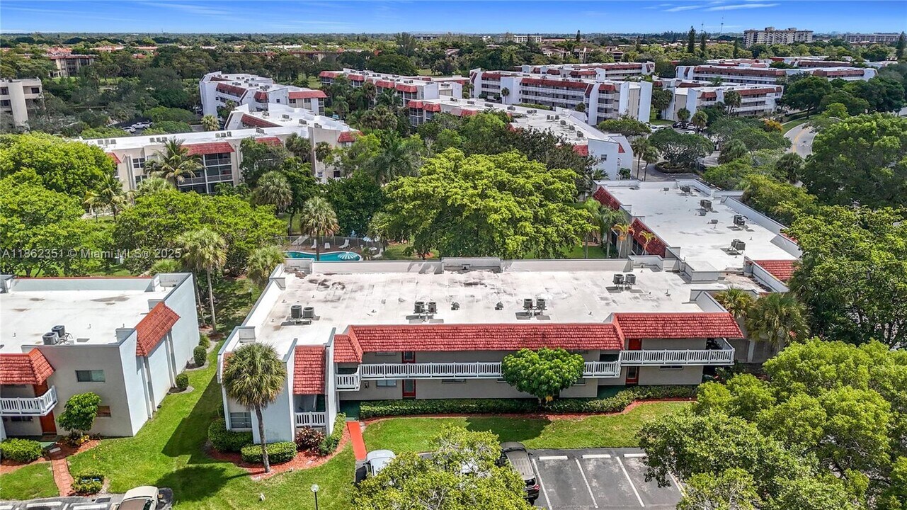 3501 Inverrary Dr in Lauderhill, FL - Building Photo