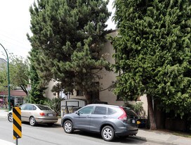 1546 Yew St in Vancouver, BC - Building Photo