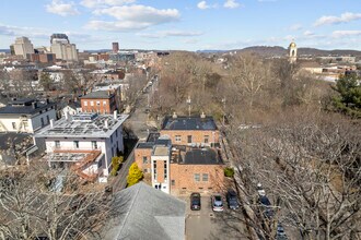 576 Chapel St in New Haven, CT - Building Photo - Building Photo