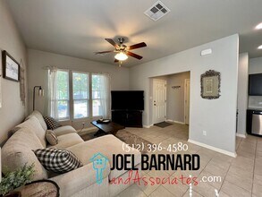 122 Wainscot Oak Wy in San Marcos, TX - Building Photo - Building Photo