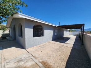 235 Cottonwood St in Las Cruces, NM - Building Photo - Building Photo
