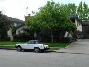 1002-1010 W Iowa Ave in Sunnyvale, CA - Building Photo - Building Photo