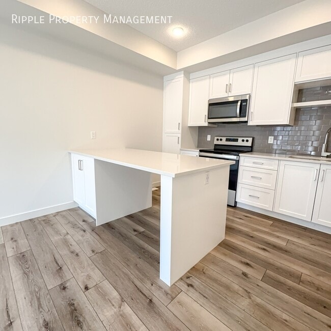 property at 100 Walgrove Ct SE