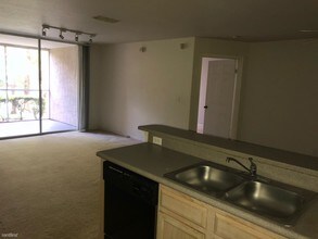 8800 Latrec Ave-Unit -Apt 102 in Orlando, FL - Foto de edificio - Building Photo