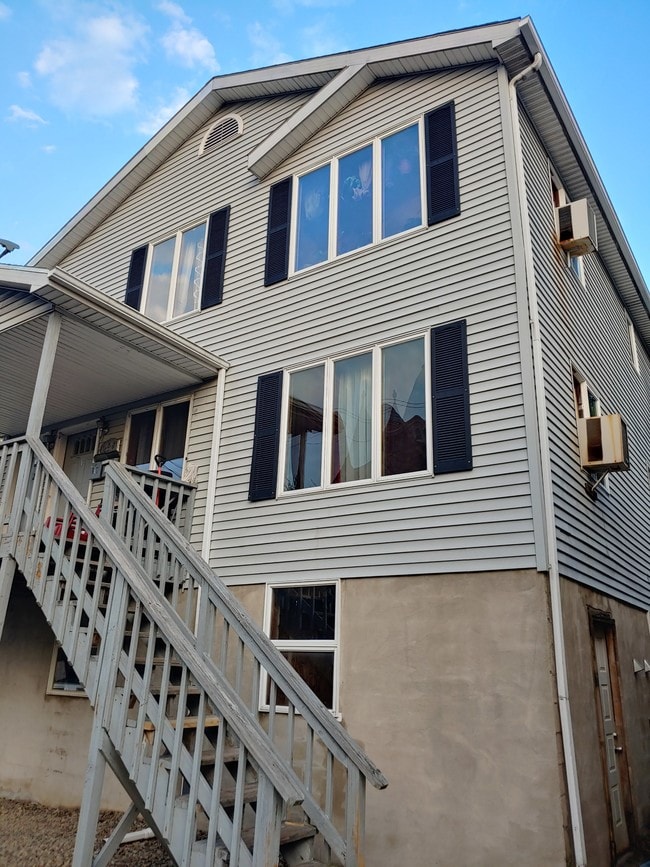 225 S Webster Ave, Unit 2 - Upper