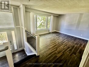 17 Larkdale Crescent in Angus, ON - Building Photo - Building Photo