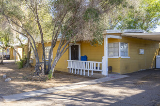 Camelback View Apartments in Phoenix, AZ - Building Photo - Building Photo