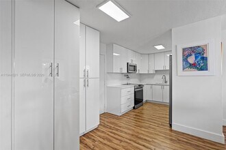 13953 Kendale Lakes Cir in Miami, FL - Building Photo - Building Photo