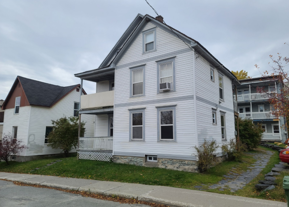 332 Saint-Thomas in Sherbrooke, QC - Building Photo