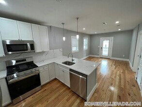 15 Harold St, Unit 2 in Somerville, MA - Building Photo - Building Photo