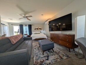 8274 Beaver Lake Dr in San Diego, CA - Building Photo - Building Photo