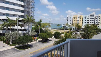 7933 West Dr in North Bay Village, FL - Building Photo - Building Photo