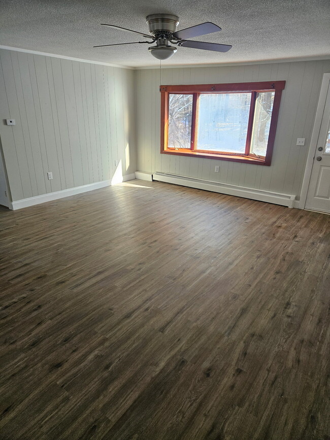 414 Front St, Unit 1 in Winchendon, MA - Building Photo - Building Photo