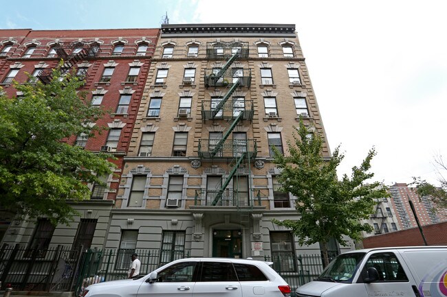 115 W 143rd St in New York, NY - Foto de edificio - Building Photo