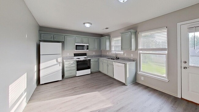 property at 404a SE Oak Ridge Dr