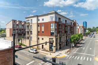 Centercourt Condominiums in Lexington, KY - Foto de edificio - Building Photo