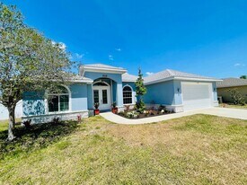 257 Manor Rd in Venice, FL - Building Photo