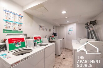 6011 N Winthrop Ave, Unit 407 in Chicago, IL - Building Photo - Building Photo