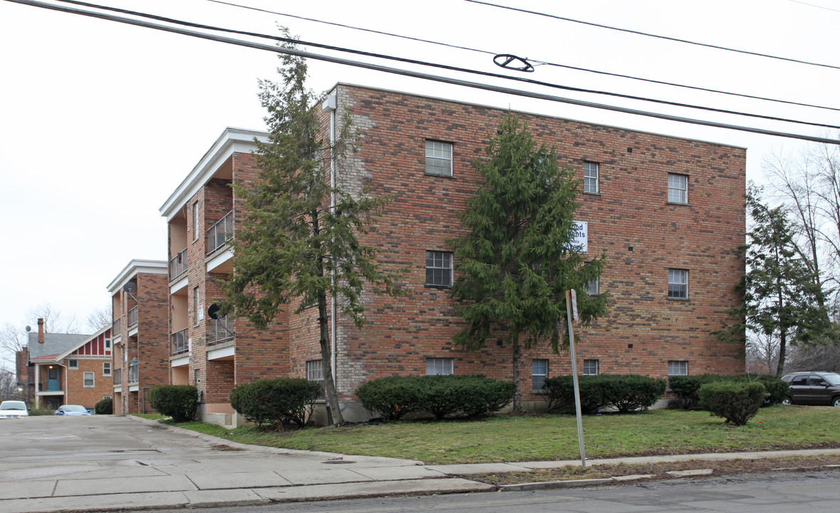 Westwood Apartments in Cincinnati, OH - Building Photo