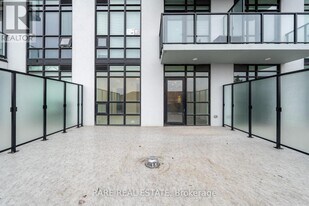 461 Green Rd in Hamilton, ON - Building Photo