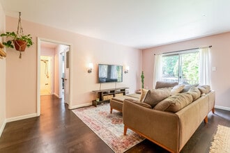 10655 Montrose Ave in Bethesda, MD - Building Photo - Building Photo
