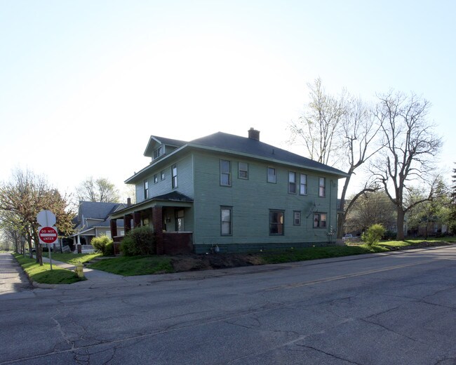 201-203 Division St in Elkhart, IN - Foto de edificio - Building Photo