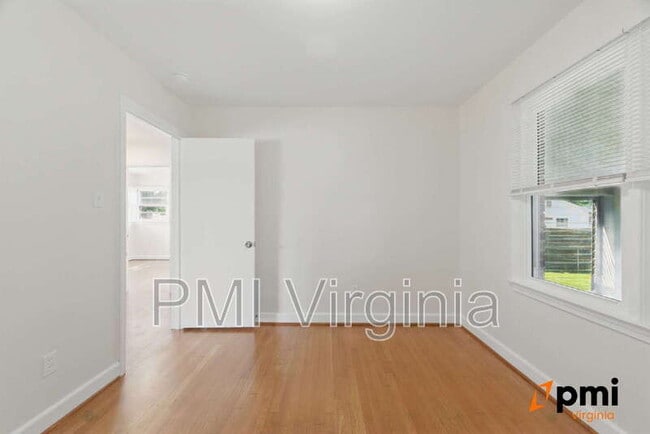 34 Whitaker Ave in Hampton, VA - Building Photo - Building Photo