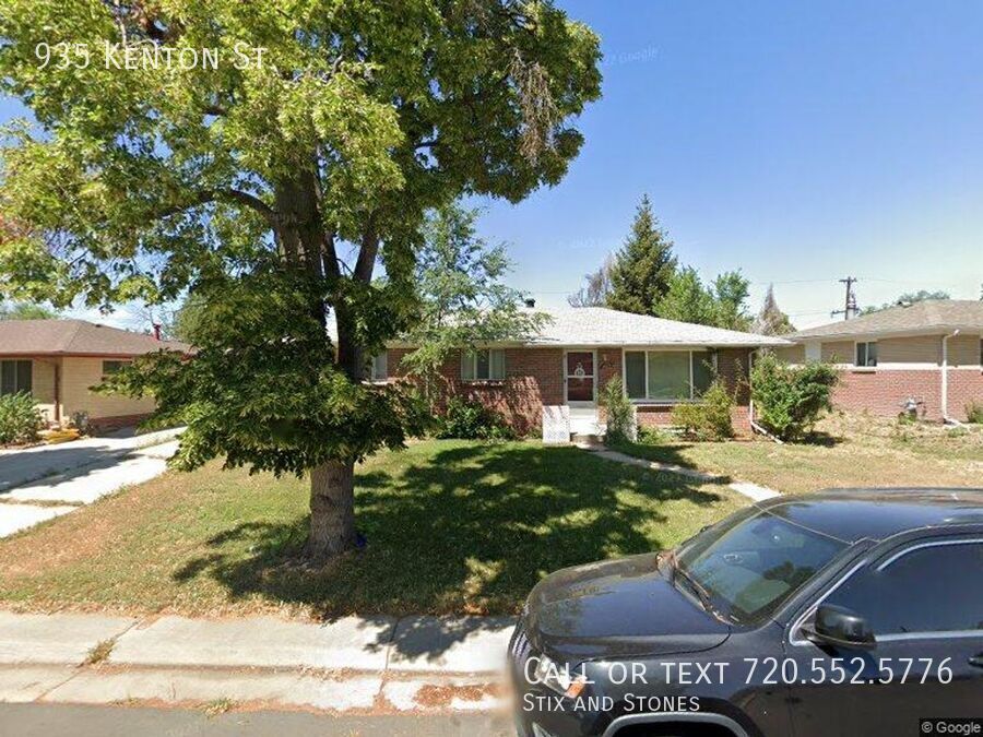 935 Kenton St in Aurora, CO - Building Photo