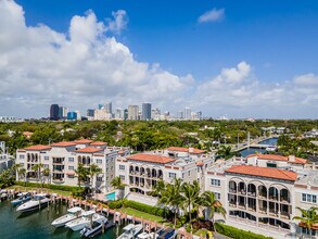 Hemingway Landings Condominiums in Fort Lauderdale, FL - Building Photo - Building Photo