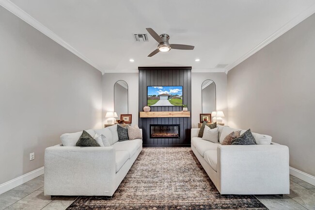 property at 2001 SW Aguero St