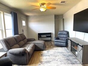 1101 E College St in Llano, TX - Building Photo - Building Photo