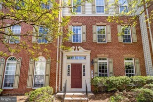 5673 Harrington Falls Ln in Alexandria, VA - Building Photo