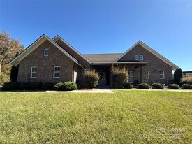14019 Thompson Rd in Mint Hill, NC - Building Photo