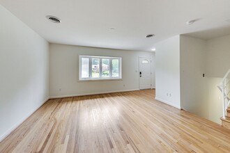 906 Snider Ln in Silver Spring, MD - Building Photo - Building Photo