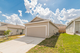 13428 Homestead Wy in San Antonio, TX - Building Photo - Building Photo