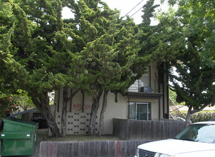 Lowell Arms in Hayward, CA - Foto de edificio - Building Photo