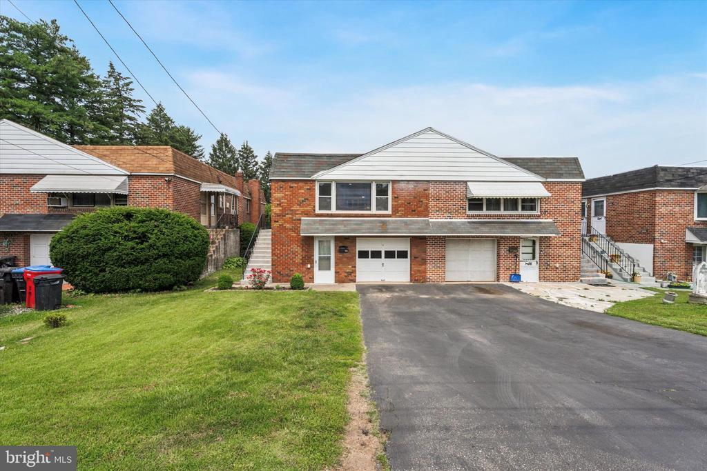 1405 New Hope St in Norristown, PA - Building Photo